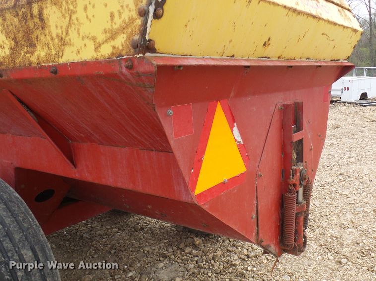 image for item DL0967 New Holland 306  manure spreader