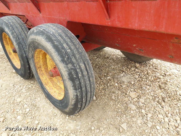 image for item DL0967 New Holland 306  manure spreader