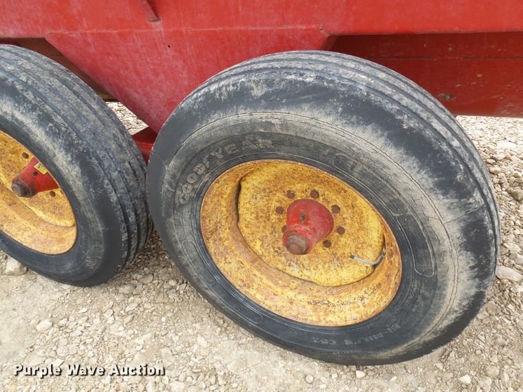 image for item DL0967 New Holland 306  manure spreader