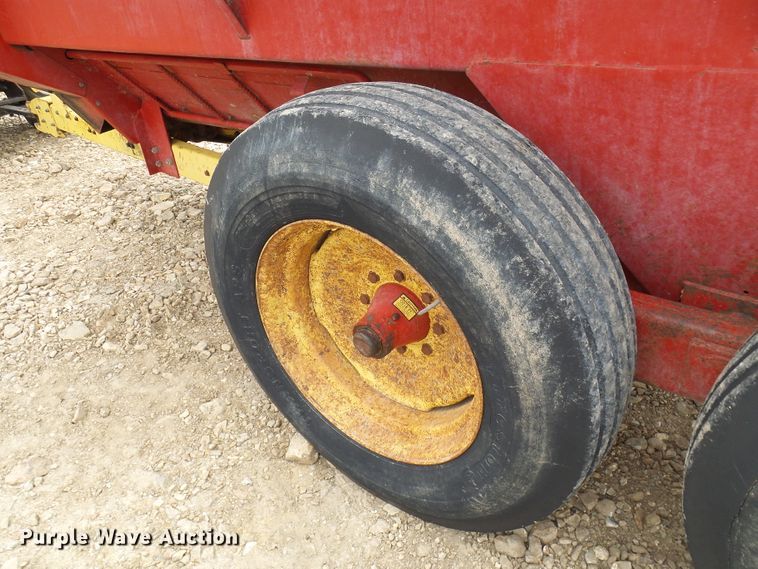 image for item DL0967 New Holland 306  manure spreader