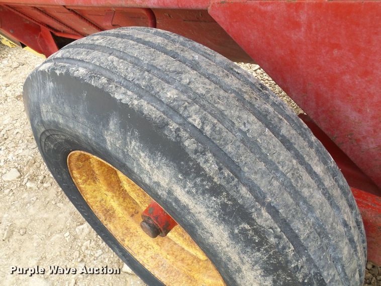 image for item DL0967 New Holland 306  manure spreader