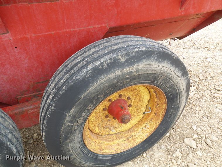 image for item DL0967 New Holland 306  manure spreader