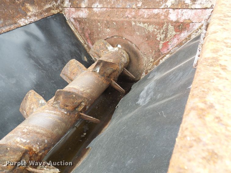 image for item DL0967 New Holland 306  manure spreader