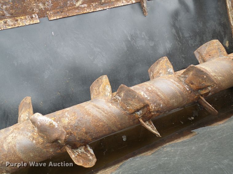 image for item DL0967 New Holland 306  manure spreader