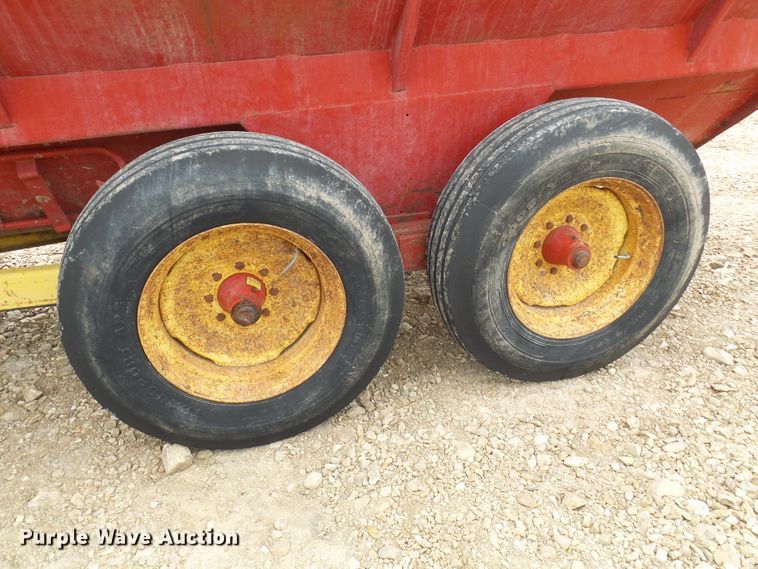 image for item DL0967 New Holland 306  manure spreader