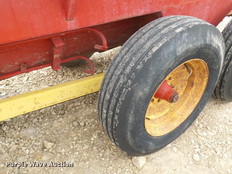 image for item DL0967 New Holland 306  manure spreader