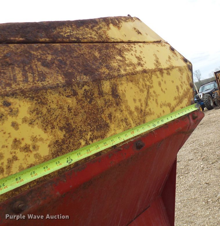 image for item DL0967 New Holland 306  manure spreader