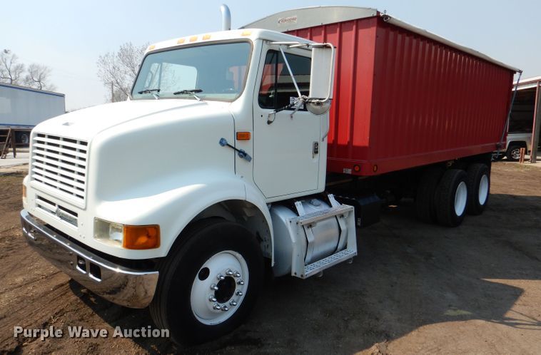 image for item DL2758 1999 International 8100  grain truck