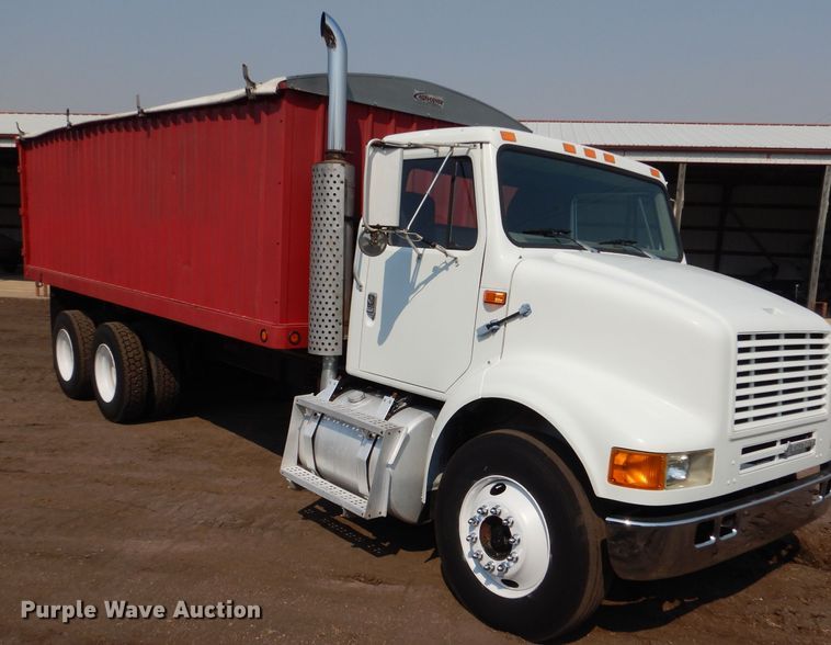 image for item DL2758 1999 International 8100  grain truck