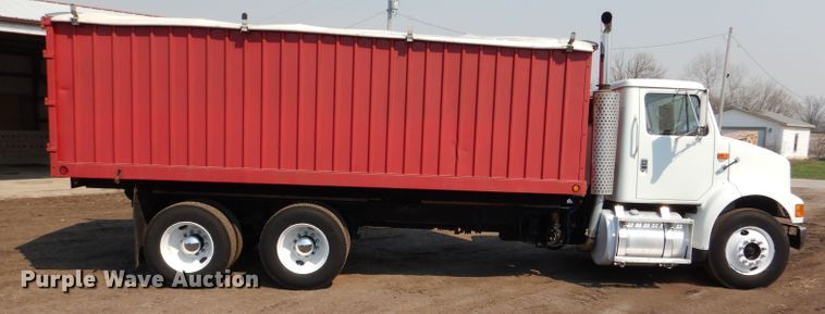 image for item DL2758 1999 International 8100  grain truck