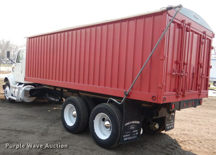 image for item DL2758 1999 International 8100  grain truck