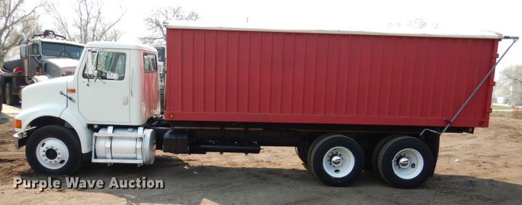 image for item DL2758 1999 International 8100  grain truck