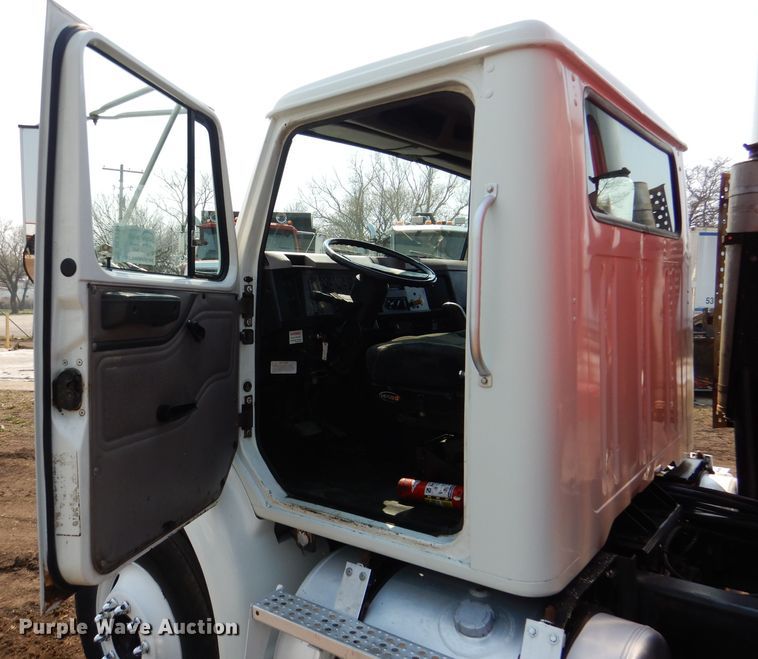 image for item DL2758 1999 International 8100  grain truck