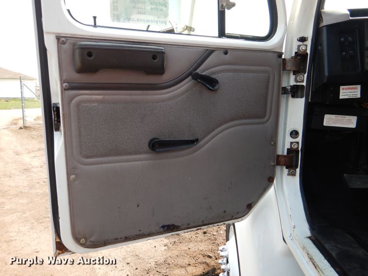 image for item DL2758 1999 International 8100  grain truck