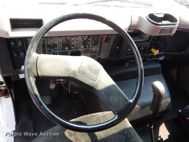 image for item DL2758 1999 International 8100  grain truck