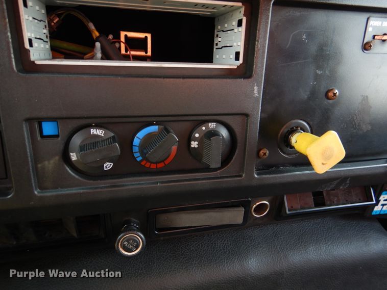 image for item DL2758 1999 International 8100  grain truck