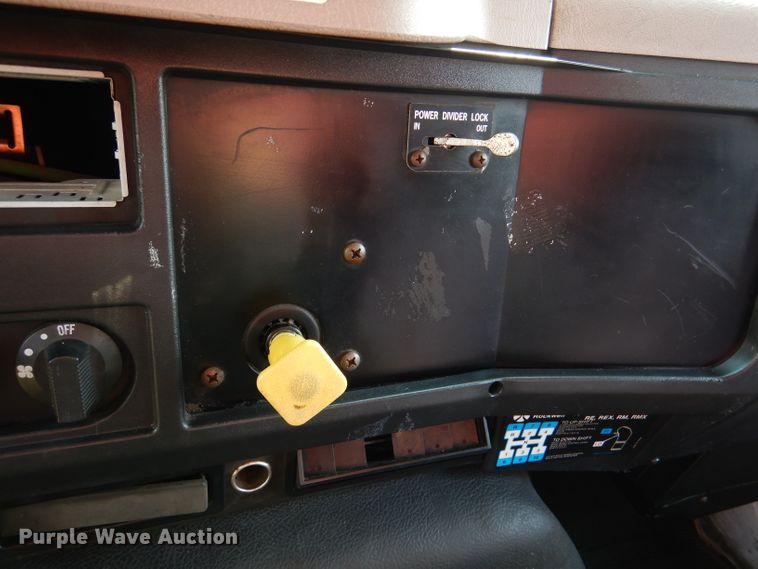 image for item DL2758 1999 International 8100  grain truck