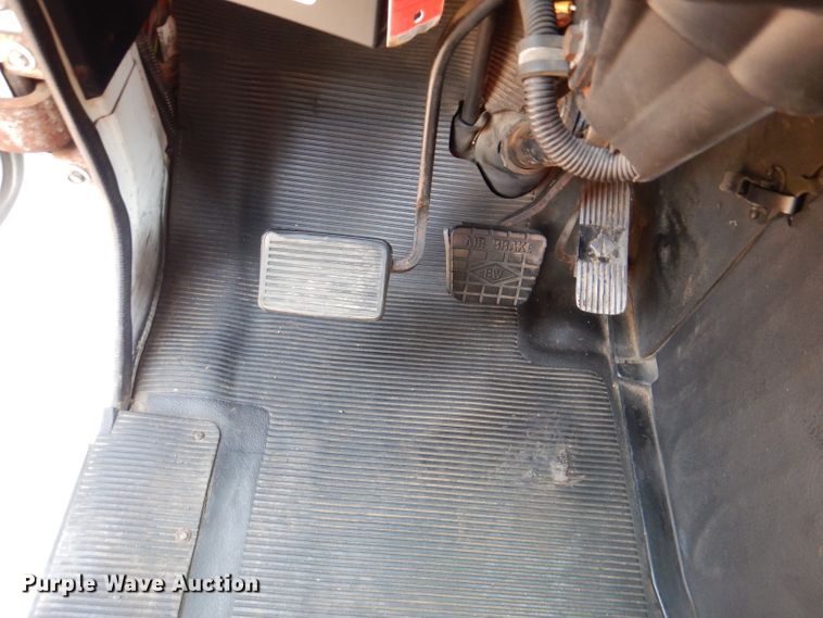 image for item DL2758 1999 International 8100  grain truck