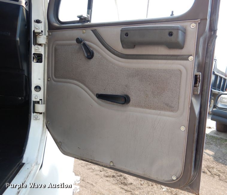 image for item DL2758 1999 International 8100  grain truck