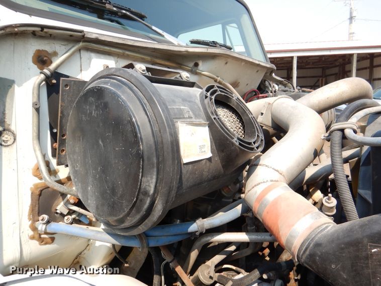 image for item DL2758 1999 International 8100  grain truck