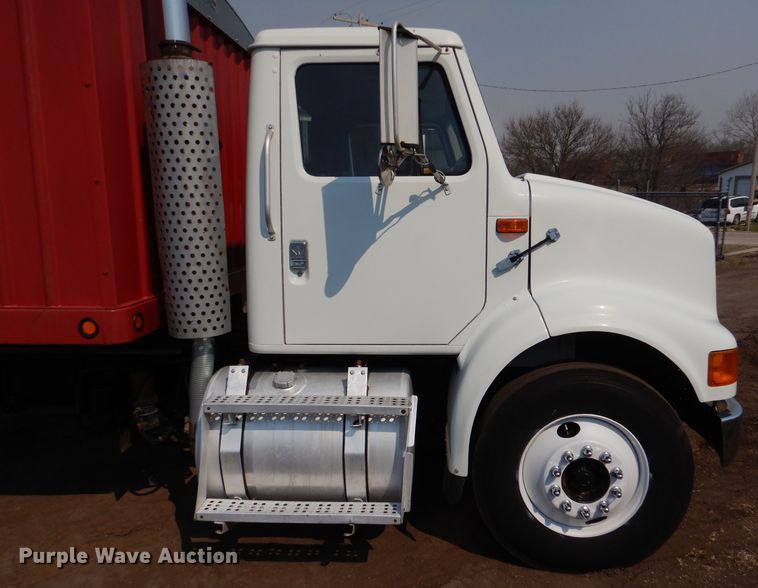 image for item DL2758 1999 International 8100  grain truck