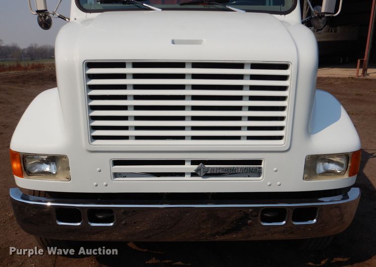 image for item DL2758 1999 International 8100  grain truck