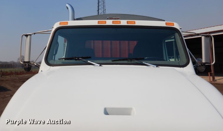 image for item DL2758 1999 International 8100  grain truck