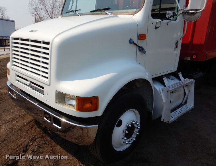 image for item DL2758 1999 International 8100  grain truck