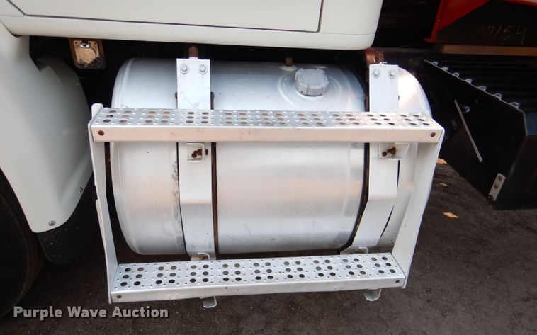 image for item DL2758 1999 International 8100  grain truck