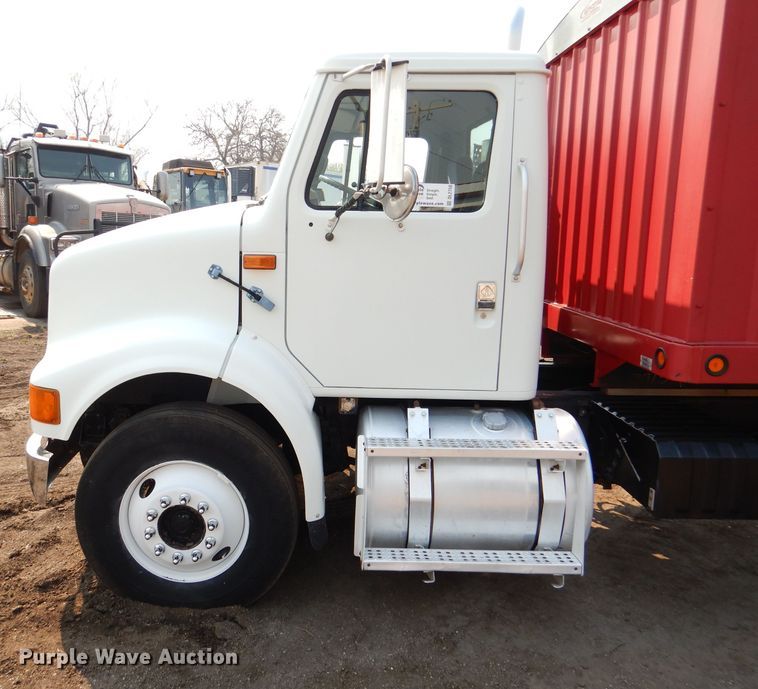 image for item DL2758 1999 International 8100  grain truck
