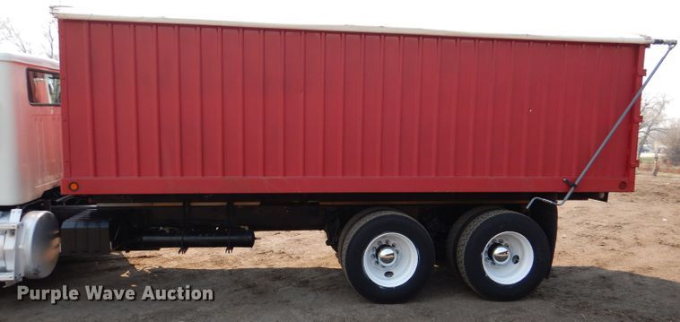 image for item DL2758 1999 International 8100  grain truck