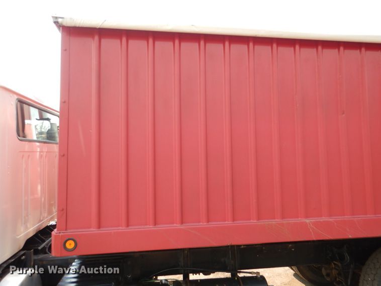 image for item DL2758 1999 International 8100  grain truck
