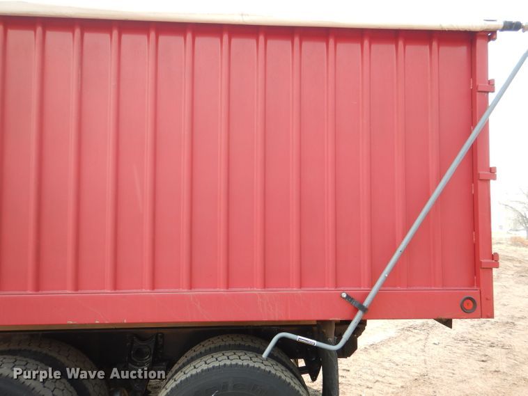 image for item DL2758 1999 International 8100  grain truck