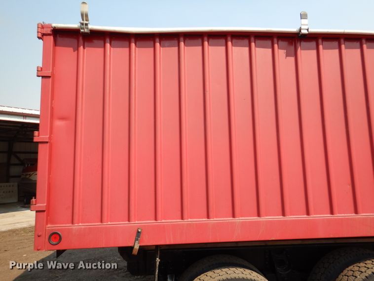 image for item DL2758 1999 International 8100  grain truck