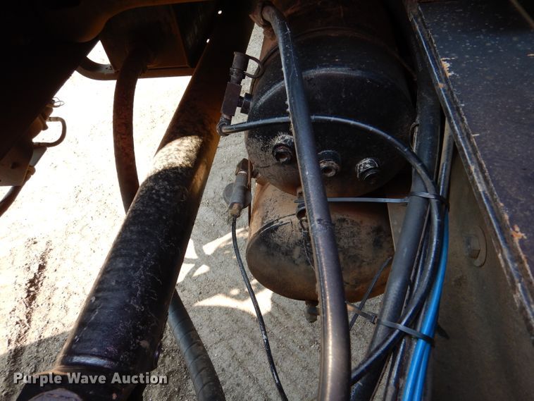 image for item DL2758 1999 International 8100  grain truck