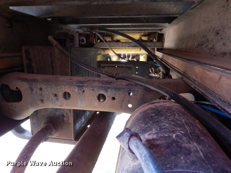 image for item DL2758 1999 International 8100  grain truck