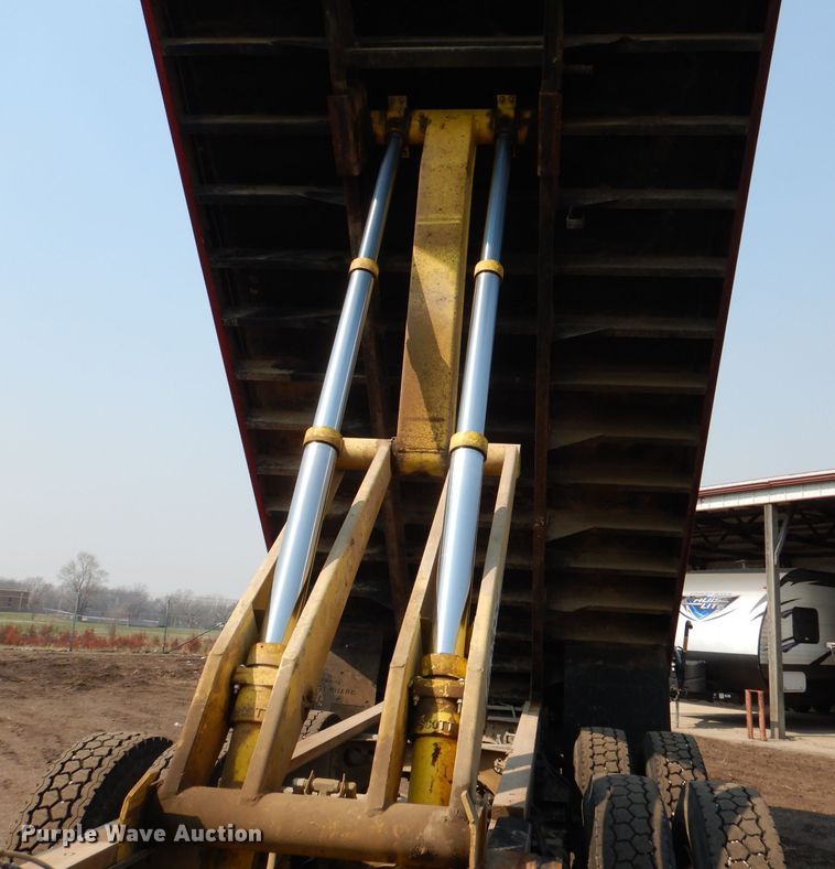 image for item DL2758 1999 International 8100  grain truck