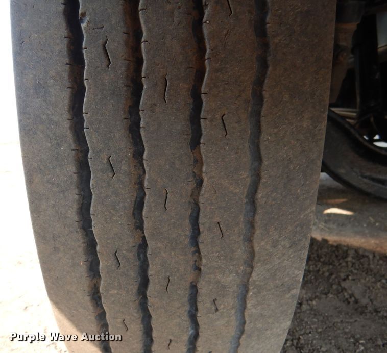 image for item DL2758 1999 International 8100  grain truck