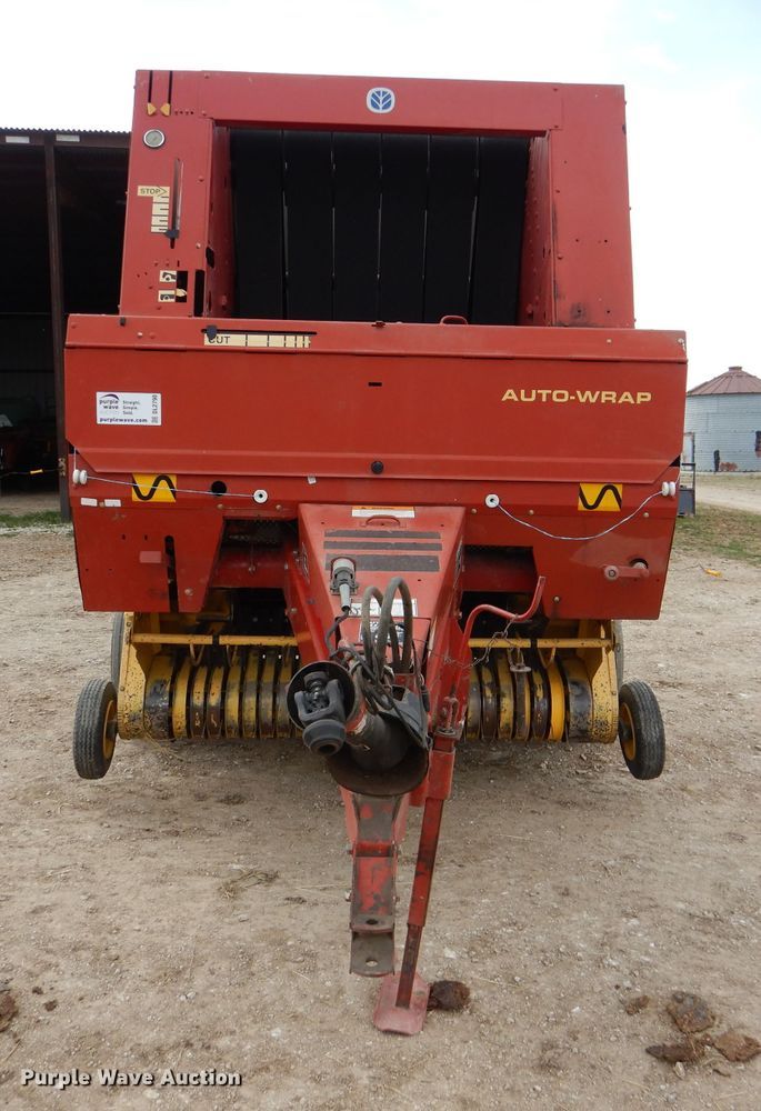 image for item DL2790 1998 New Holland 654  round baler