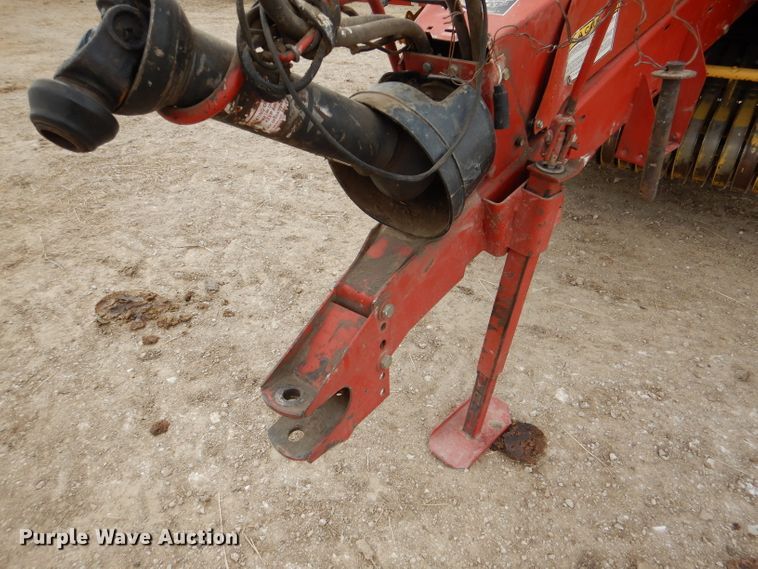 image for item DL2790 1998 New Holland 654  round baler