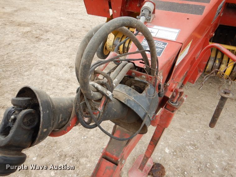 image for item DL2790 1998 New Holland 654  round baler