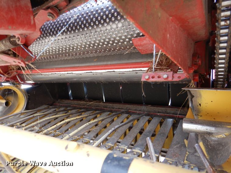 image for item DL2790 1998 New Holland 654  round baler