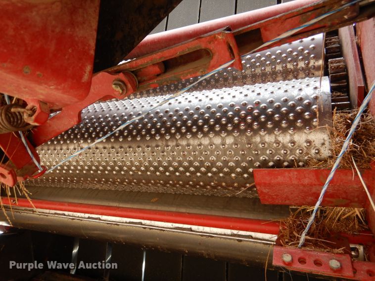 image for item DL2790 1998 New Holland 654  round baler