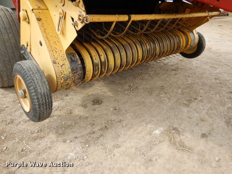 image for item DL2790 1998 New Holland 654  round baler