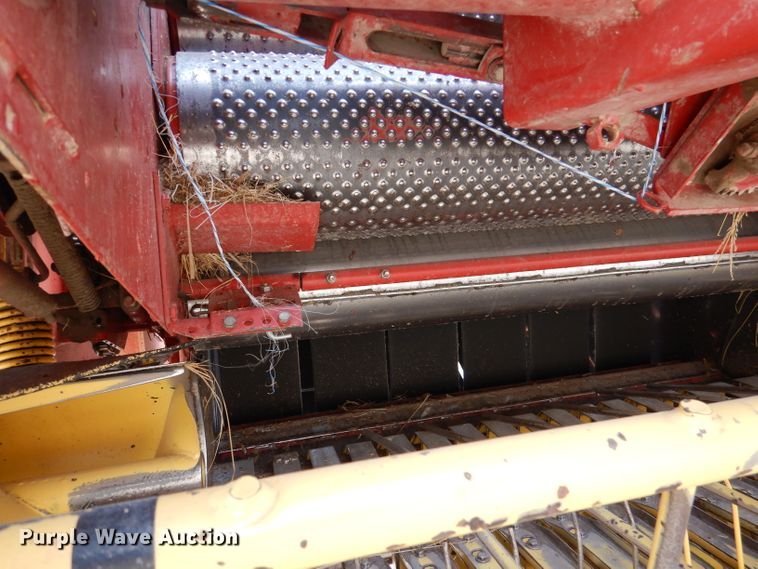 image for item DL2790 1998 New Holland 654  round baler