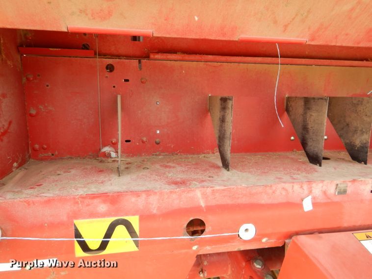 image for item DL2790 1998 New Holland 654  round baler