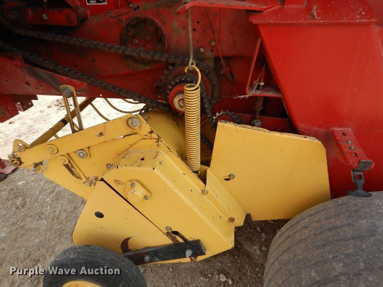 image for item DL2790 1998 New Holland 654  round baler