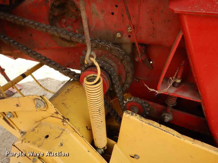 image for item DL2790 1998 New Holland 654  round baler