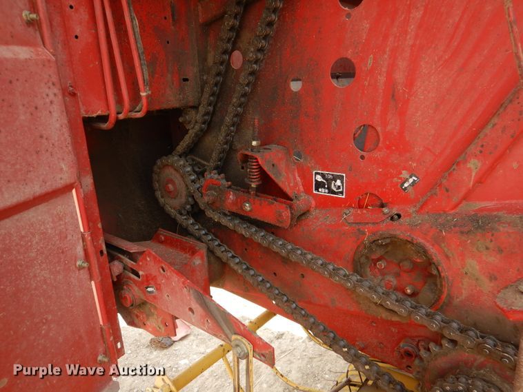 image for item DL2790 1998 New Holland 654  round baler