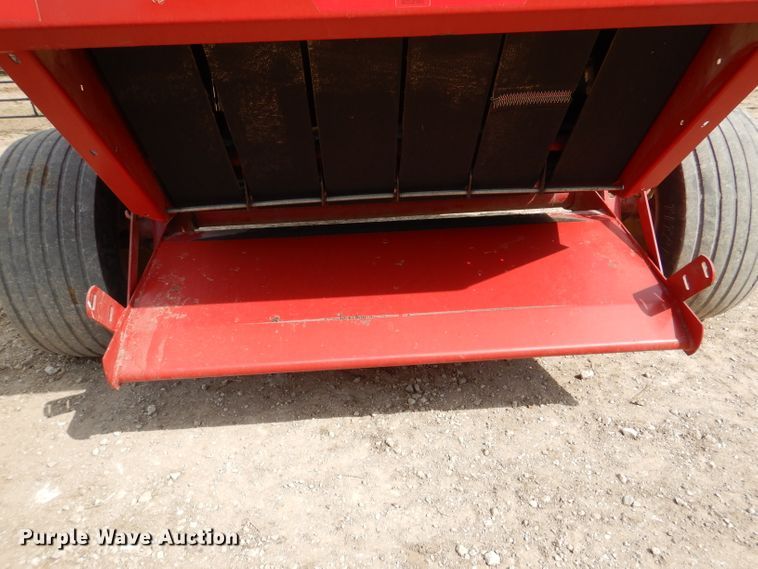 image for item DL2790 1998 New Holland 654  round baler